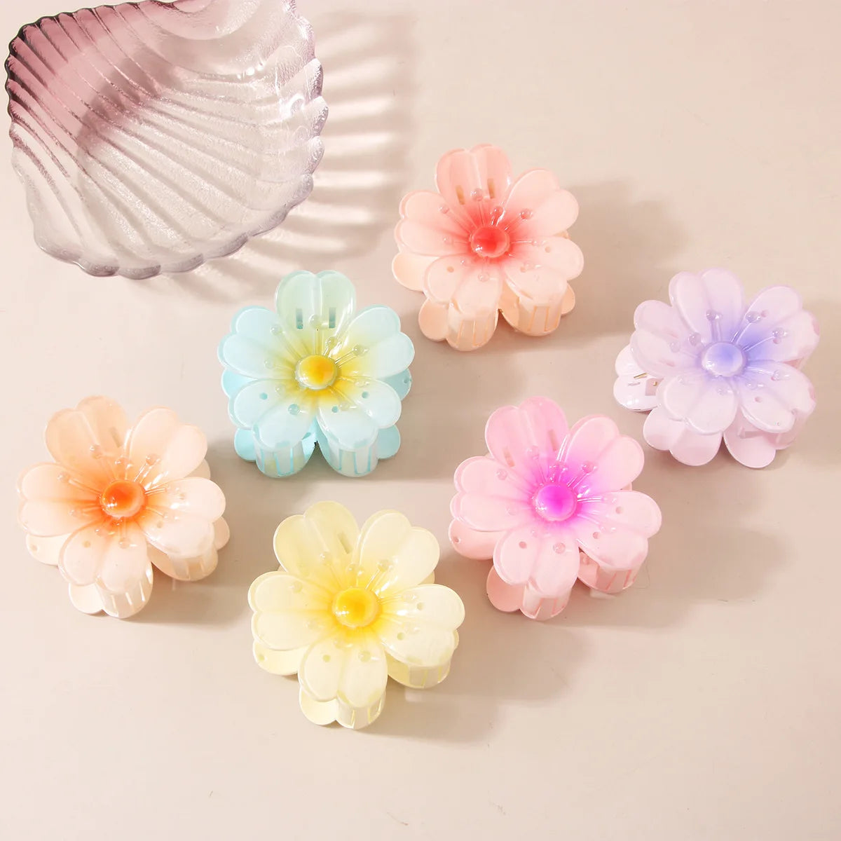 Factory Wholesale 8cm Frangipani Hollowout Hair Claw Clips Color Trumpet Plastic Hair Accessories for Girls