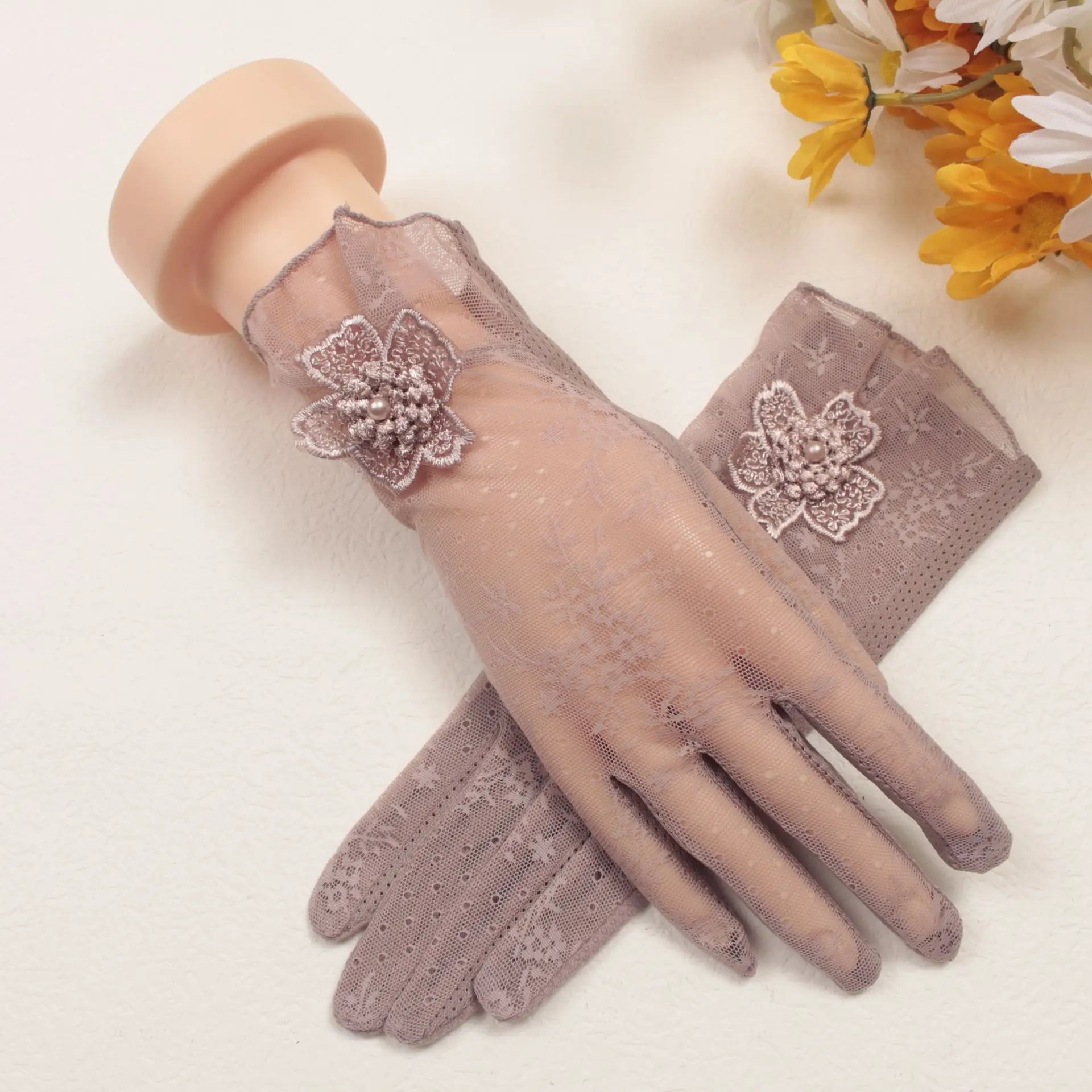 Women's Fashion Tulle Ice Silk Gloves Touch Screen Fashion Short Breathable Cycling and Driving Gloves Summer Lace Gloves
