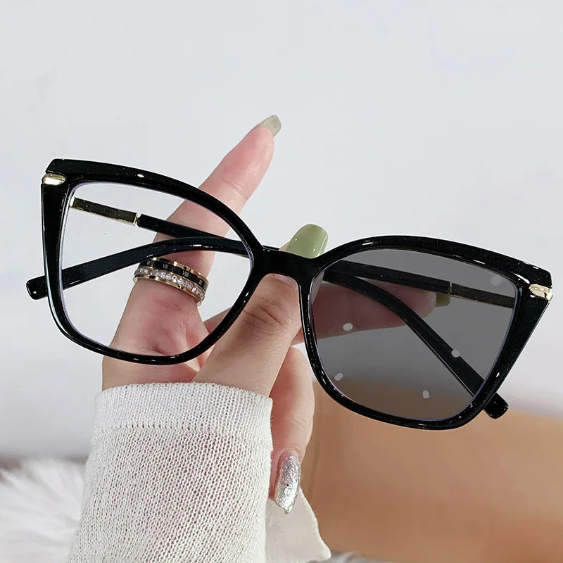 2024  New Trendy Hot Sale Personality Photochromic Blue Light Glasses  Luxury Trendy Eyeglasses Frame in Stock