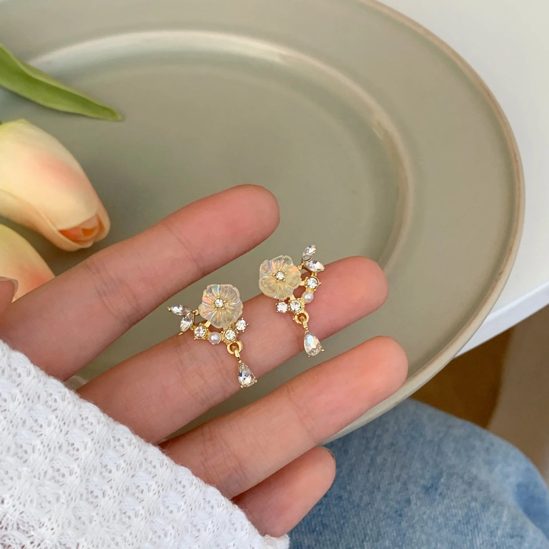 Hot Sale S925 Silver Needle Earrings Popular Simple Temperament Under the Moon Magnolia Pearl Flower Earrings for Women