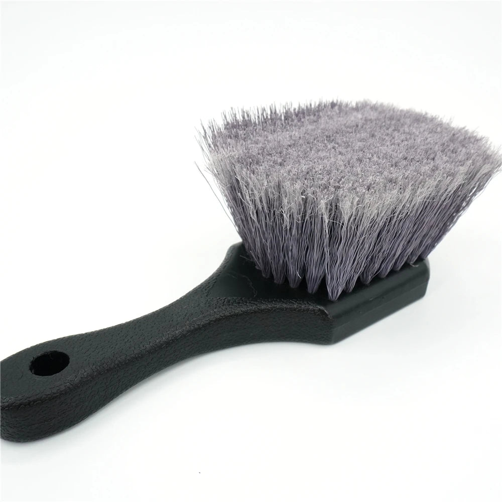 Wholesale Soft Short Handle Bristle  Car Wash Brush Cleaning Auto Wheel & Tire Cleaner Brush for Easy Scrubbing