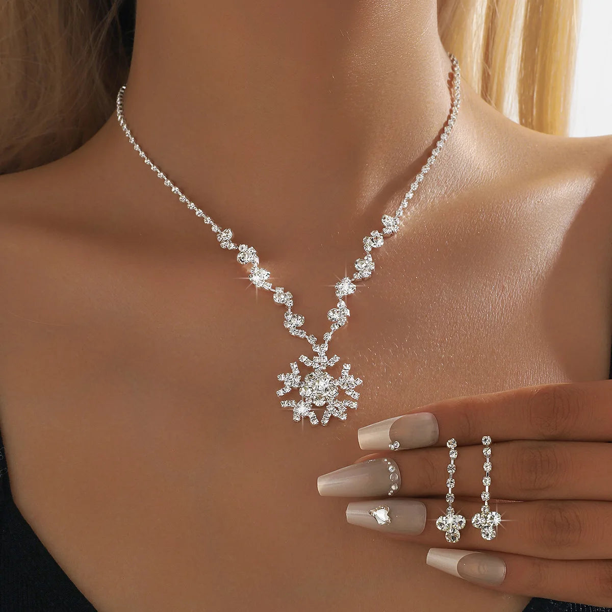 Wholesale Accessories: Korean Snowflake Full Diamond Necklace & Earrings Set for Women  High-End Douyin Style Jewelry