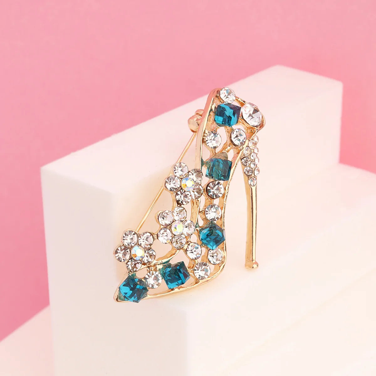2021 New Arrival Inlaid Rhinestone High Heel Brooches Fashion Dainty High Heels Shoes Shape Brooch Pin for Girls Women