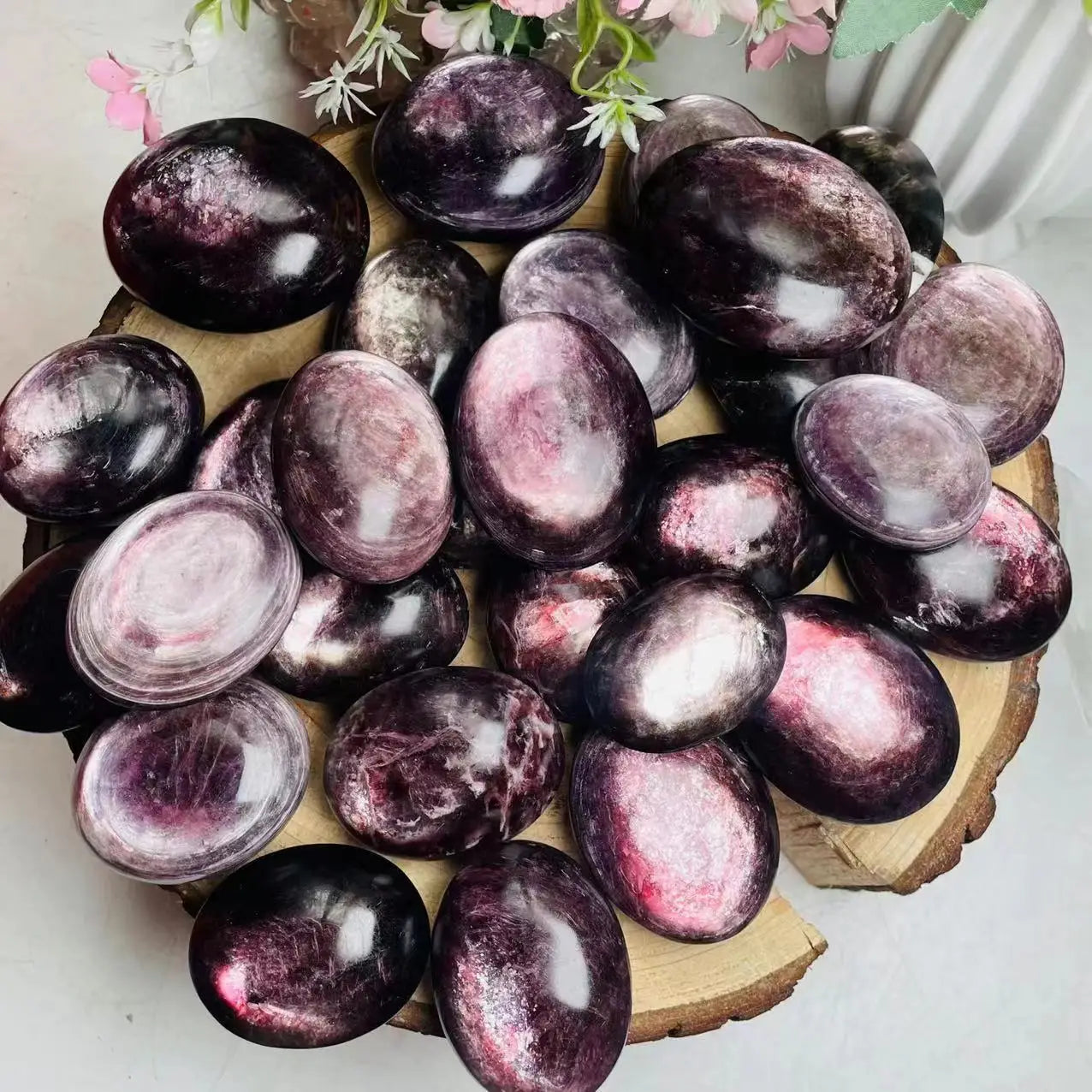 Rare Materials Natural Healing Gemstones Polished Purple Mica Palm Stone Crystal Crafts for Collection