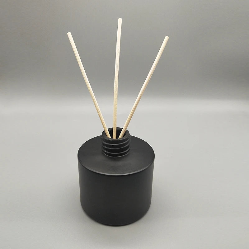 Luxury 100ml Matte Black Glass Reed Diffuser Bottle Wholesale Empty Round Perfume Bottle for Home Fragrance Aromatherapy