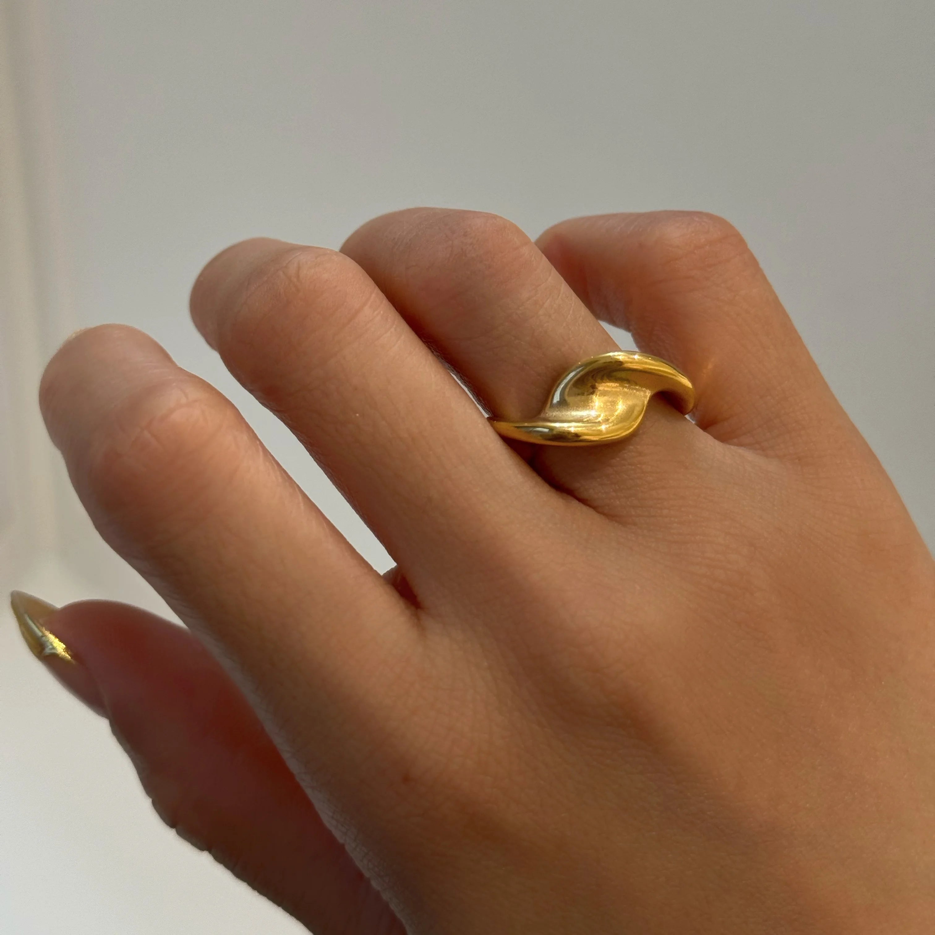 2025 Dazan HOT New Ins Trendy 18k PVD Gold Plated Stainless Steel Bohemian Twist Bow Dancer Minimalist Ring Valentines Gift