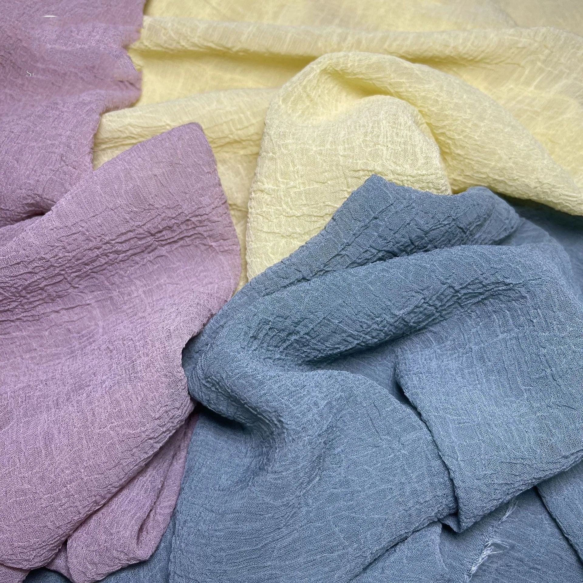Hot Sale 75D Crepe Chiffon Fabric 100% Polyester Coral Wrinkle Tejidos De Chiffon Fabric Popular Design for Garment