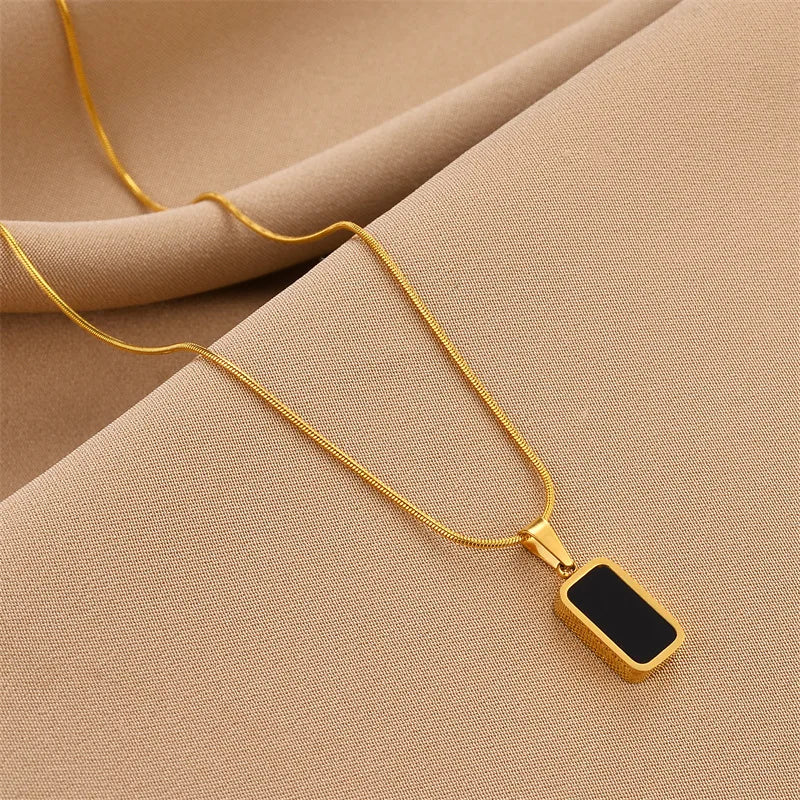 18K Gold Snake Herringbone Chain Necklace Square Double Side Natural Shell Pendant Fashionable Stainless Steel Jewellery Parties
