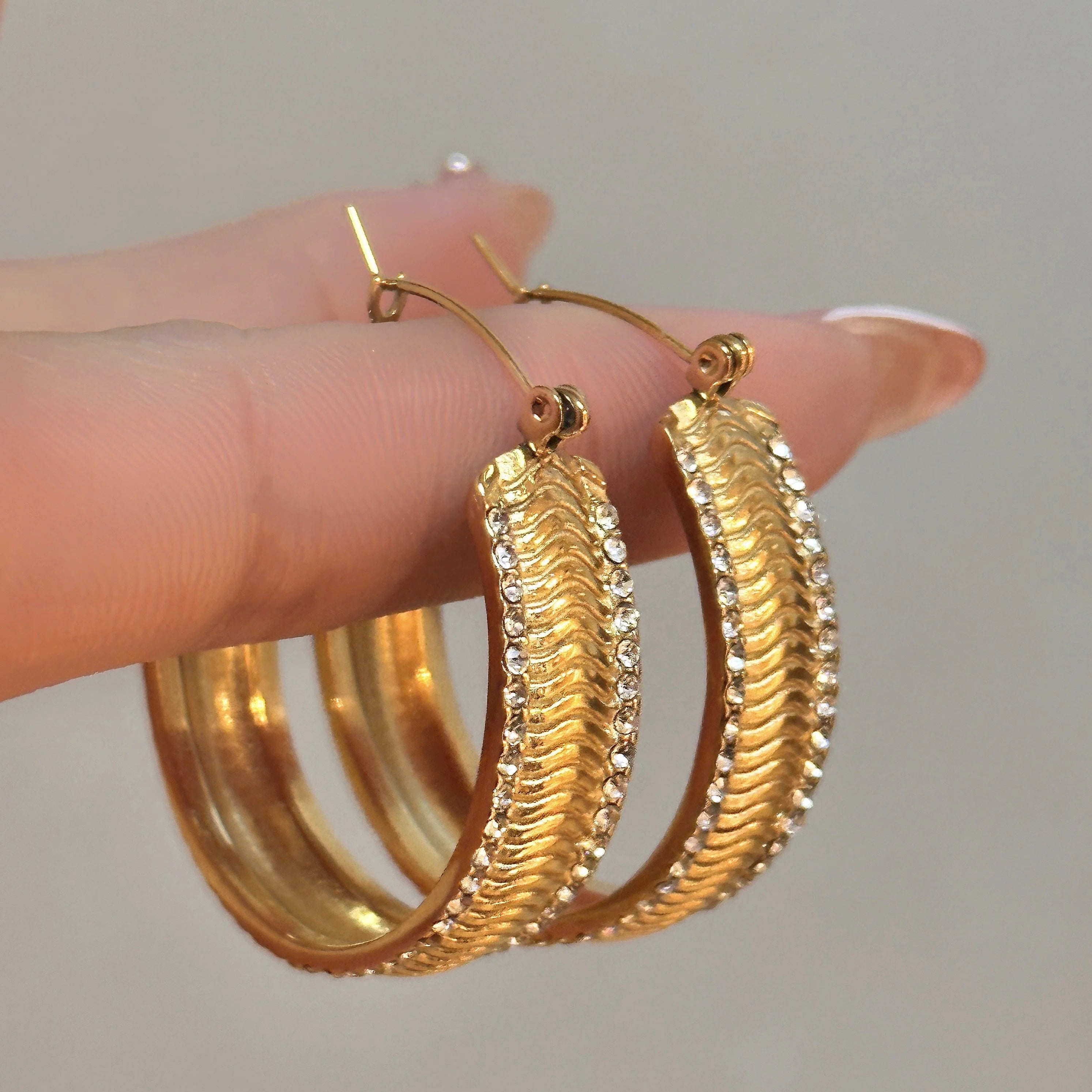 2024 Dazan Summer New 18k Gold Plated Unique Hypoallergenic Stainless Steel Vintage Snake Bone Striped 5A Zircon Hoop Earrings