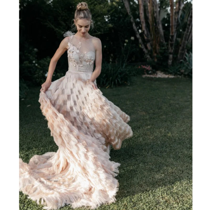 Exquisite Applique Illusion Lace Sleeveless Sweep Train Wedding Gown Birthday Party Dress for Plus Size Women Prom Evening Dress