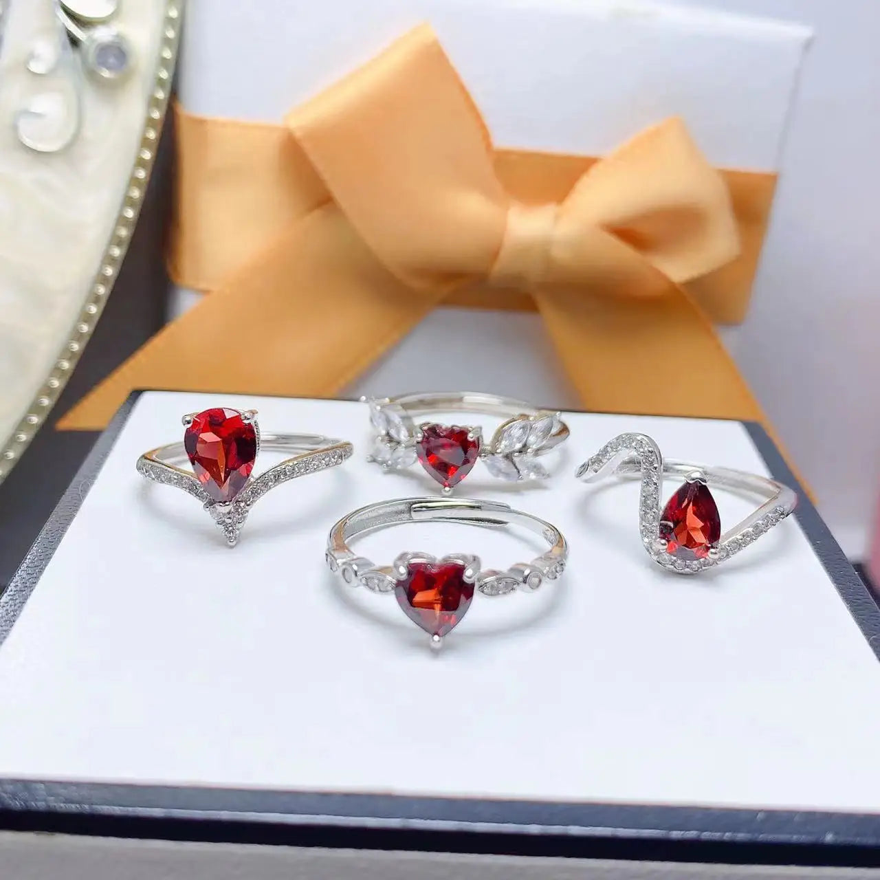 Factory Wholesale Custom 925 Sterling Silver Women's Wedding/Party Rings New Design Natural Garnet Oval Cut Diamond Classic
