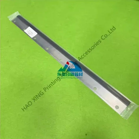 Good Quality Wash up Blade for Komori Lithrone 20 580mm 8 Holes Squeegee Wash up Blade Rubber Stainless Steel Blade MegaBDM