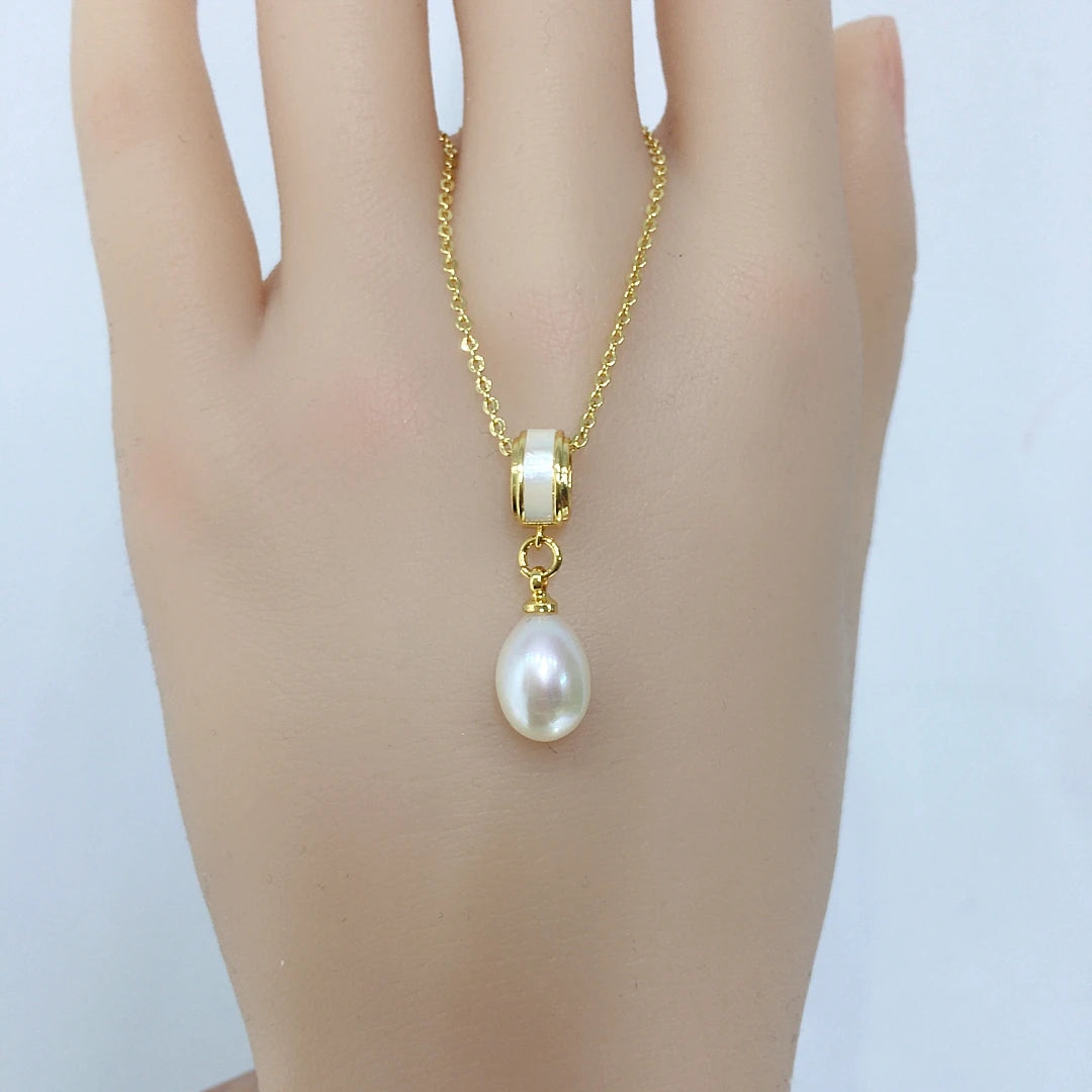Hot Sale 18K Gold Plated Luxury Sea Shell Charm Pearl Pendant Natural Freshwater Pearl Necklace Jewelry