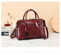 2025 Retro Crocodile Embossed Women's Large Capacity Zipper Closure Messenger Bag Handled Shoulder Bag Fashion for Ladies