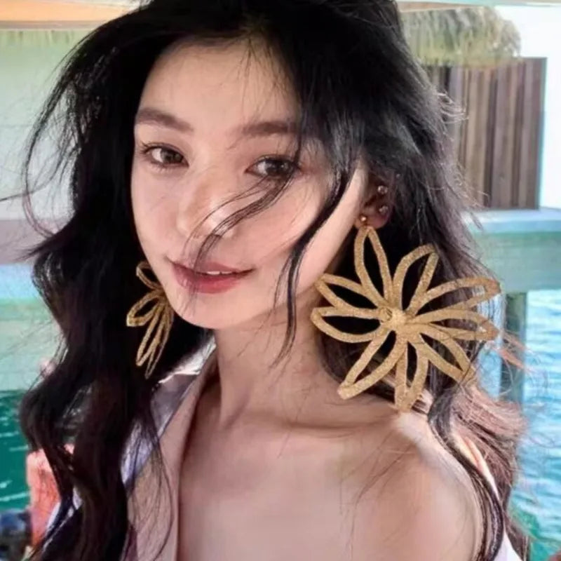 KAIMEI 2025 New Arrival Fashion Jewelry Bohemian Handmade Woven Hollow Large Flower Earrings for Women Oversized Rattan Earrings