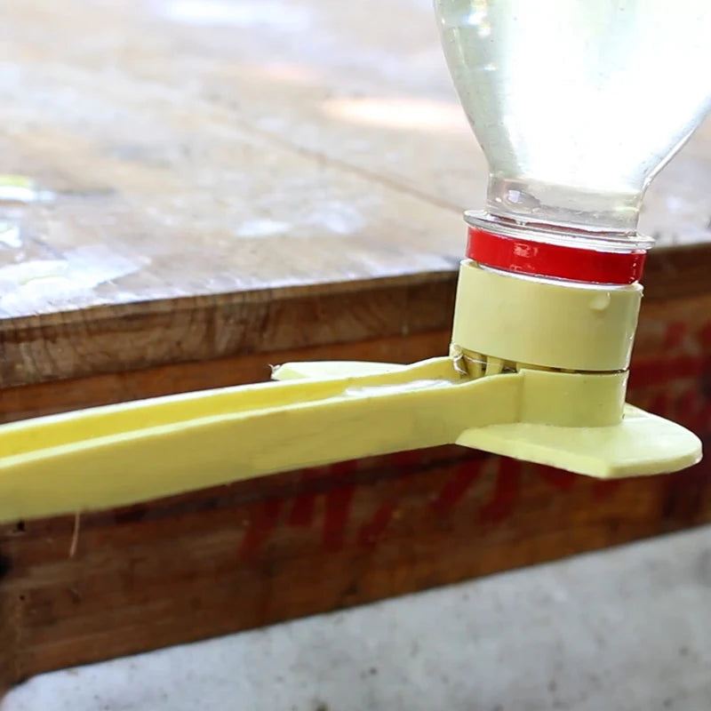Beekeeping Tools Bee Drinking Feeder Water Yellow/white Plastic Bee Feeder for Hives MegaBDM