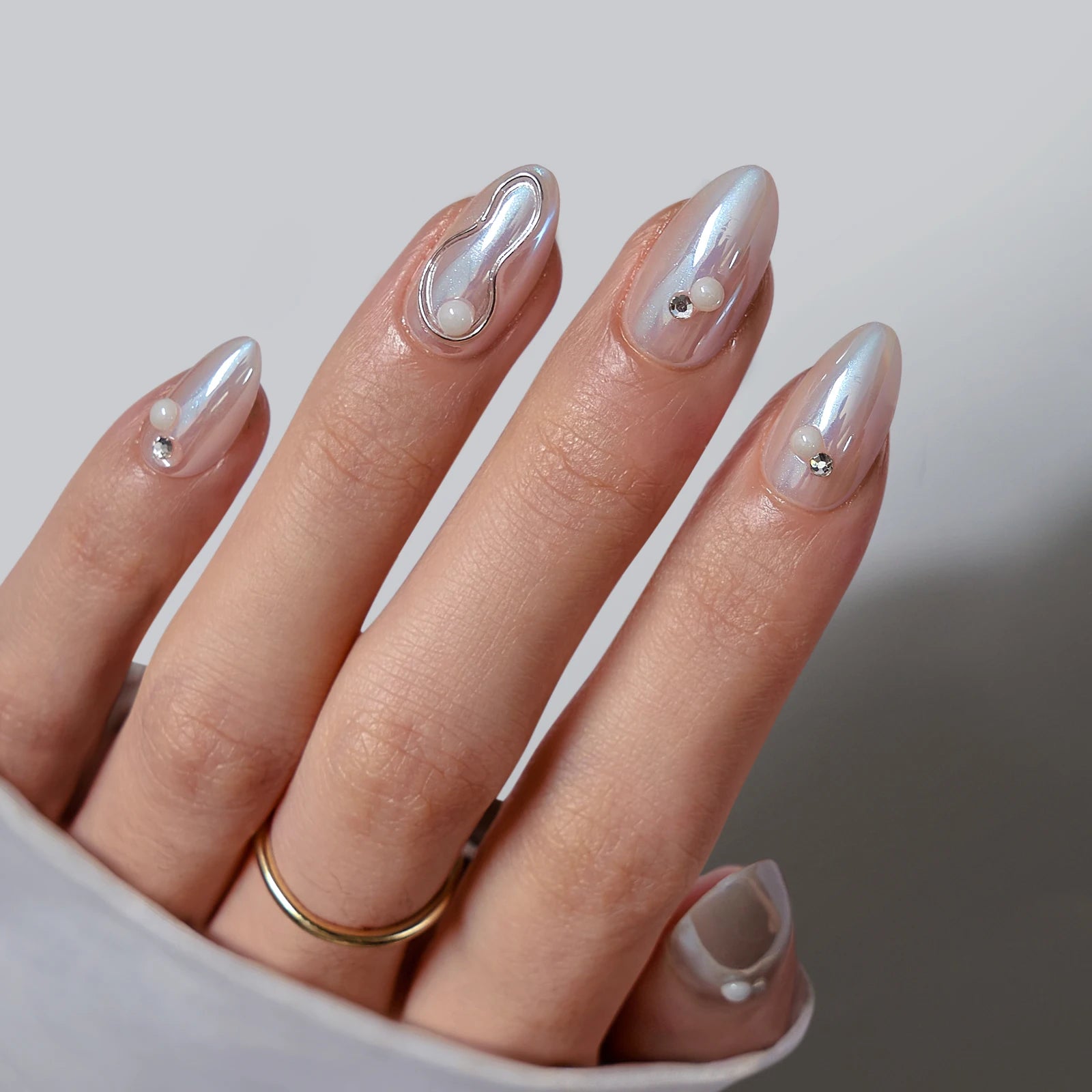 BTArtbox Luxury Soft Gel Rhinestone Chrome Press on Nails With Charms Wholesale Short Almond 3D False Fake Nails Press on