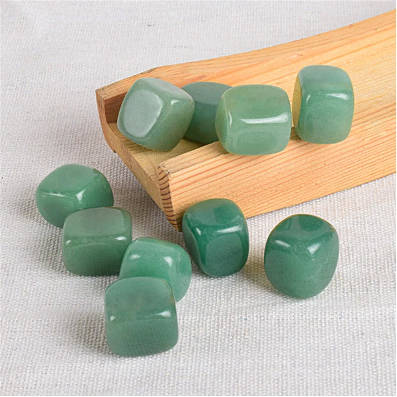 Hongzhuo Wholesale Crystals Natural Green Aventurine Jade Cube Carving Crafts for Crystal Healing Stones Crafts