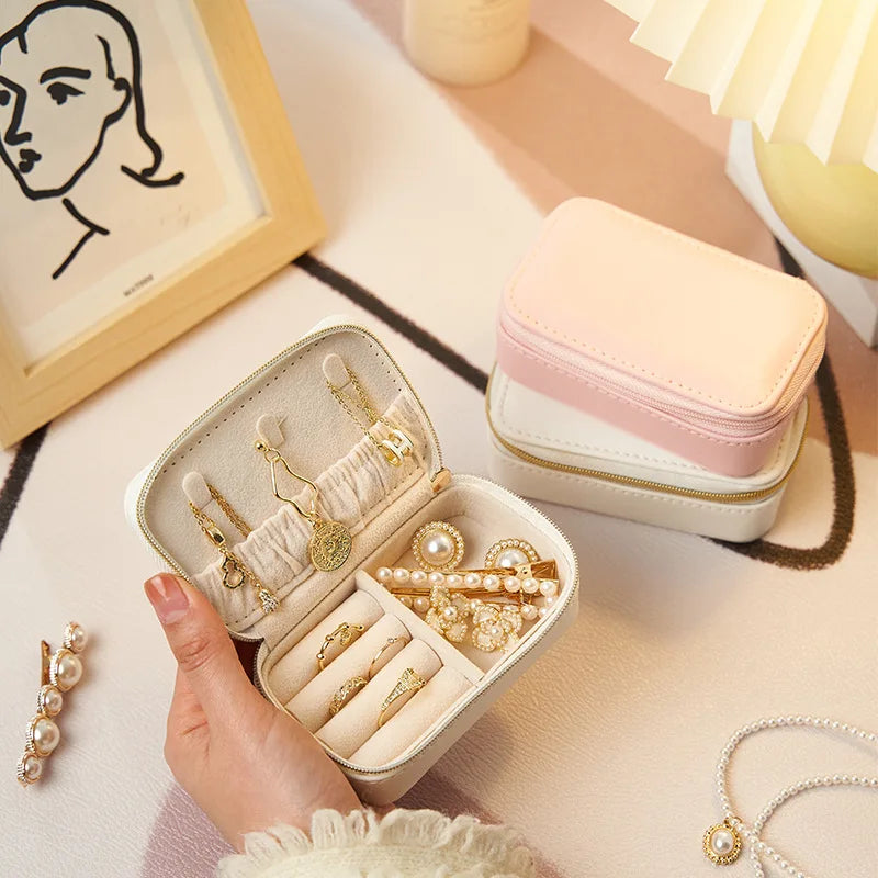 Compact Portable Pink White Leather Jewelry Case Simple Style Mini Rectangle Travel Jewelry Box for Necklace Packaging