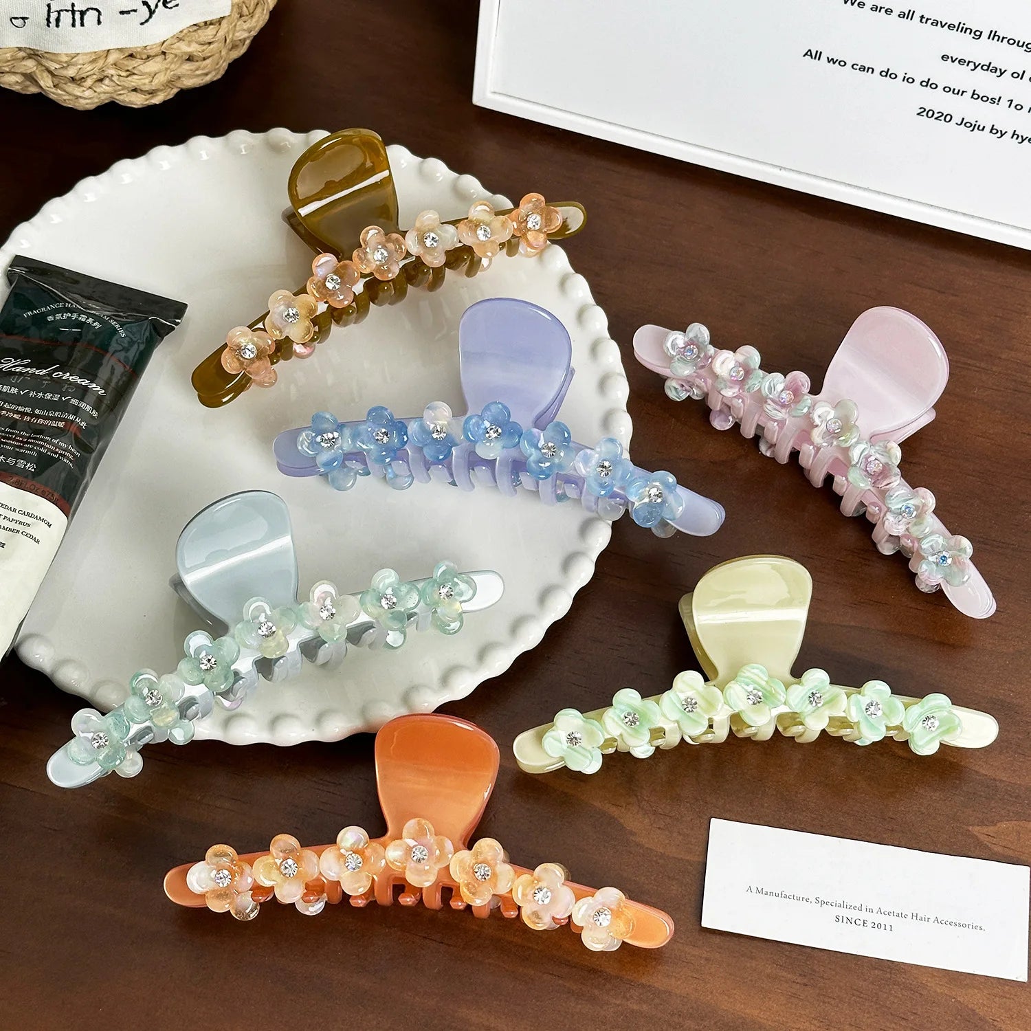 Summer Sweet Simple Small Hairpin Side Transparent Delicate Plastic Shark Clip Mini Flower Bangs Fancy Grip Claw Clasp for Women