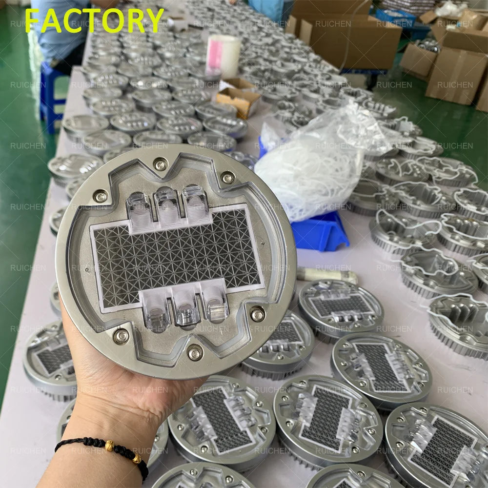 6 Screw Traffic Plastic G105 49 Tons Capacity cat Eye Aluminum Solar Road Stud
