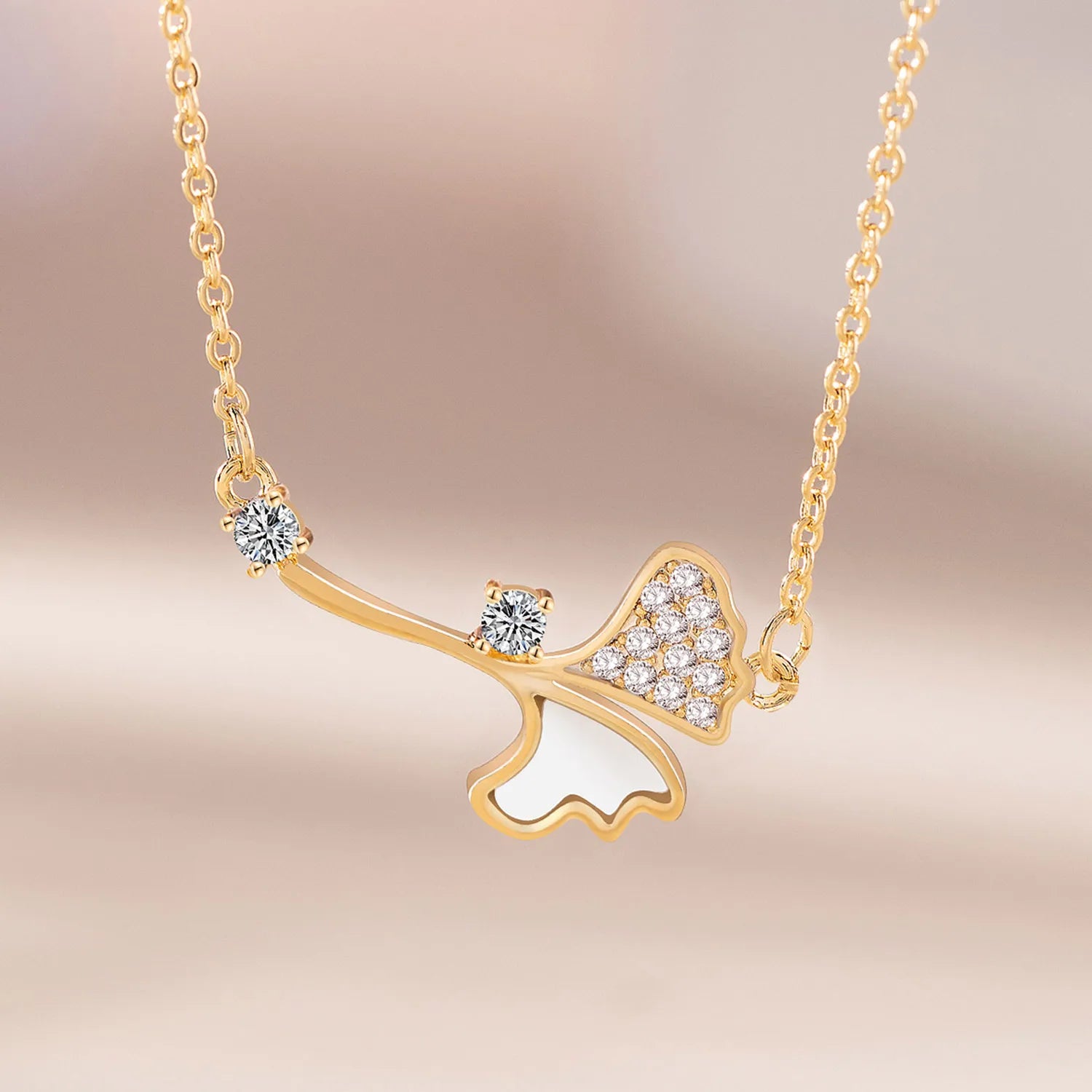 Elegant Fashion Gold and Silver Plated Ginkgo Leaf Shape Pendant Necklace Zircon and Nacre Pendant Collarbone Chain for Women