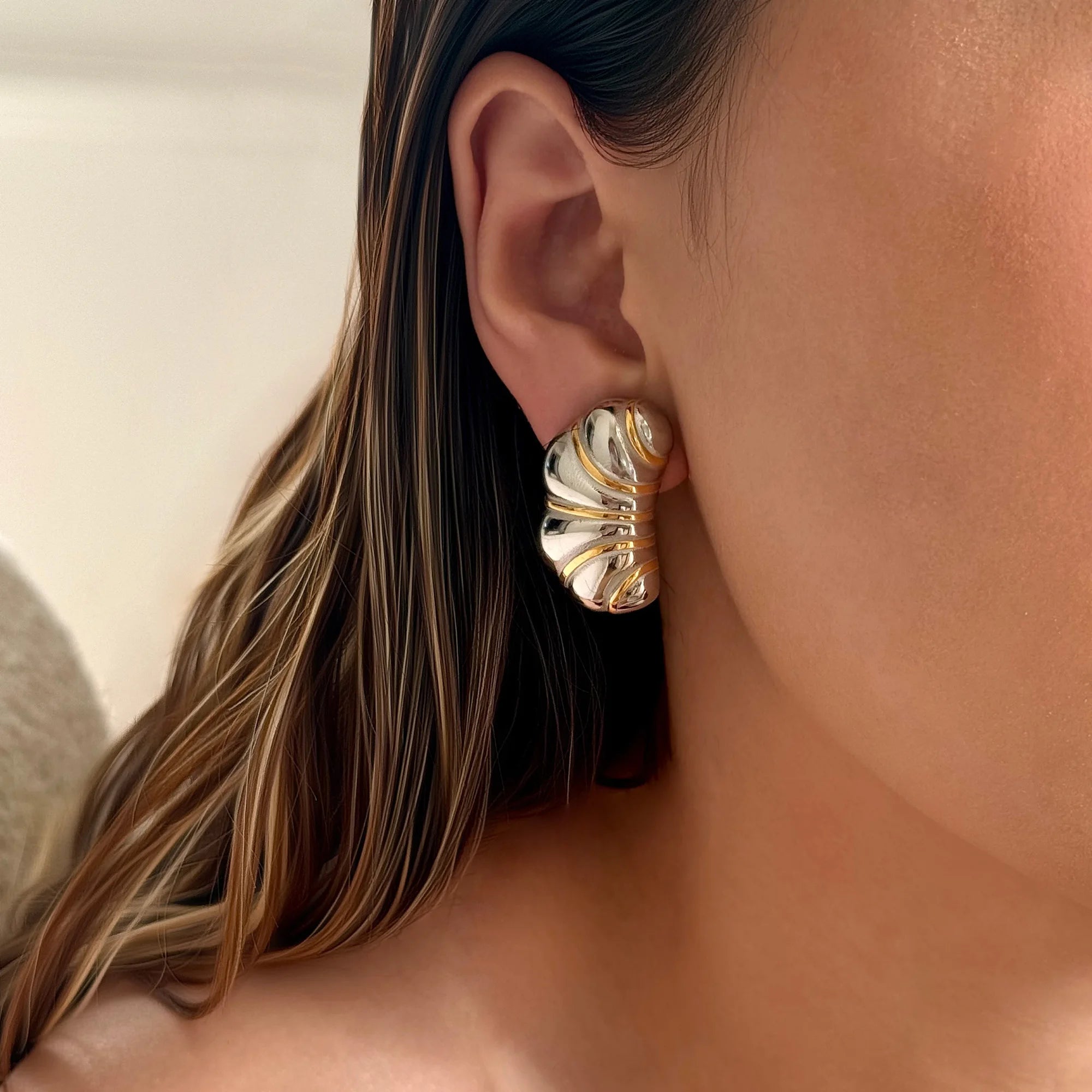 NEW CLASSICAL CICADA PUPAE PEAS MIXED EARRINGS 2026 Dazan Winter INS 18k Gold Plated Hypoallergenic Stainless Steel Lady Jewelry