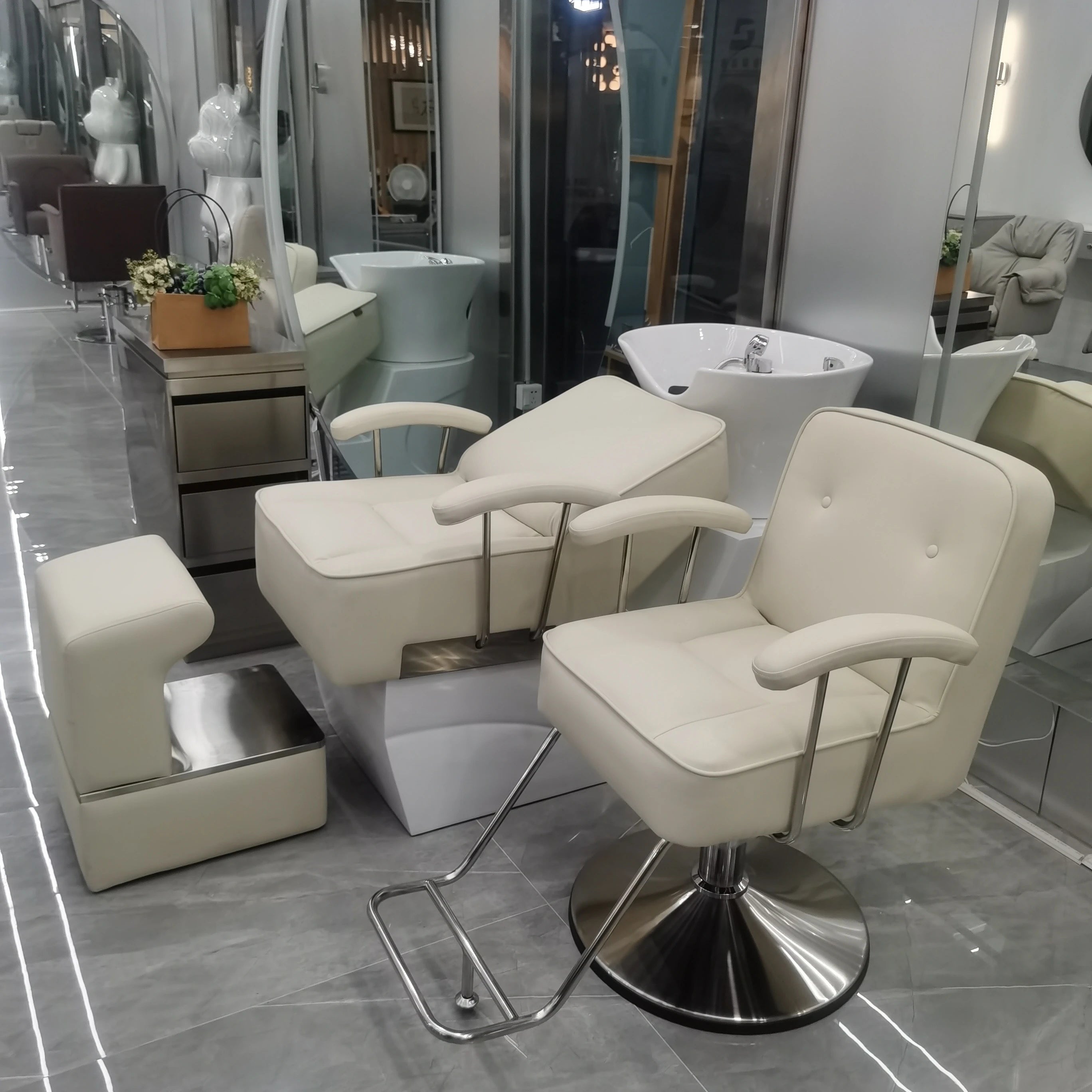 Popular Hot Styling Chair for Barber / Black and Gold Hair Salon Chairs for Beauty Salon