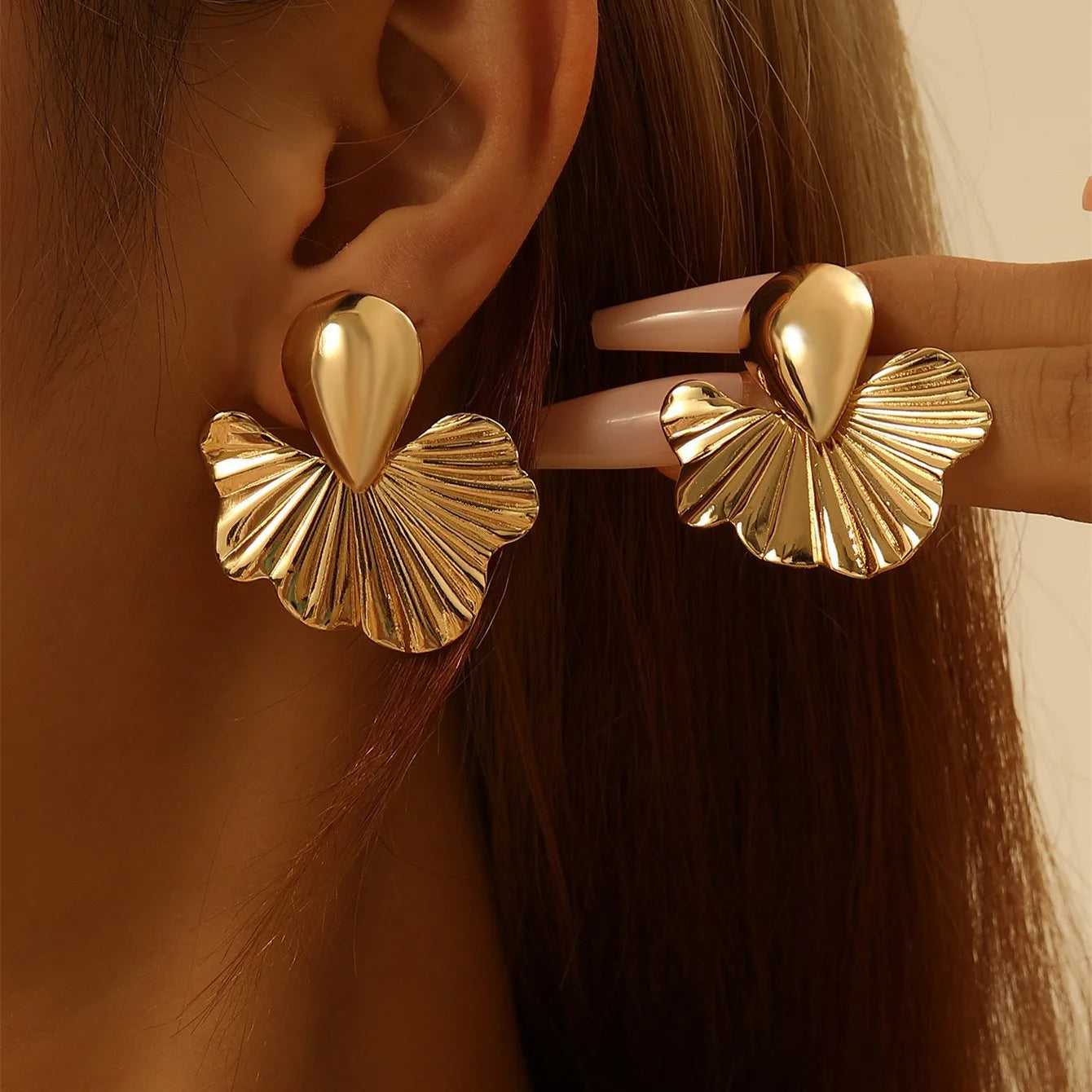 Wholesale Punk Gold Plated Metal Irregular Geometric Stud Earrings Statement Pleated Shell Lotus Leaf Earring Women Jewelry
