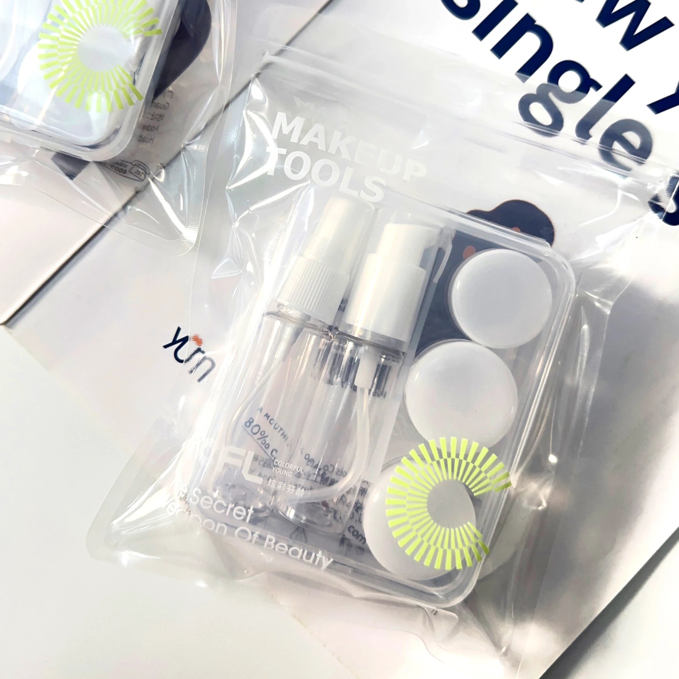 2023 Hot Sale Eco-Friendly Make up Cosmetic Travel Bottle Set 7pcs Lotion Spray Bottle Plastic Travel Set Kit