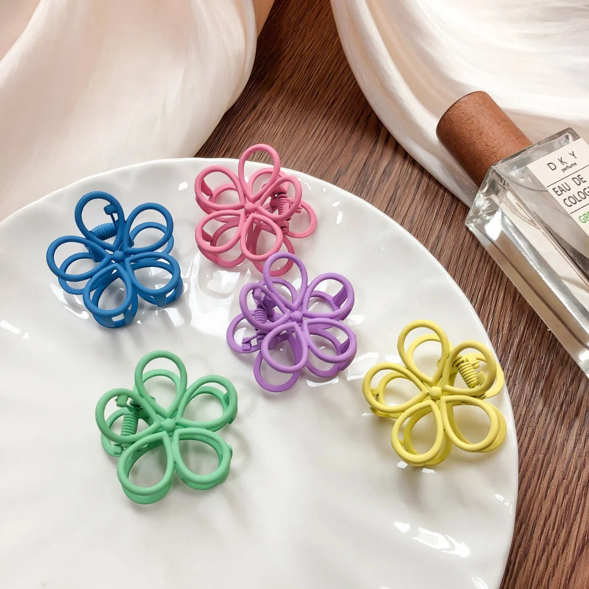 Summer 4 cm Flower Hair Claw Clip Lady Girls Colorful Metal Hair Clamp