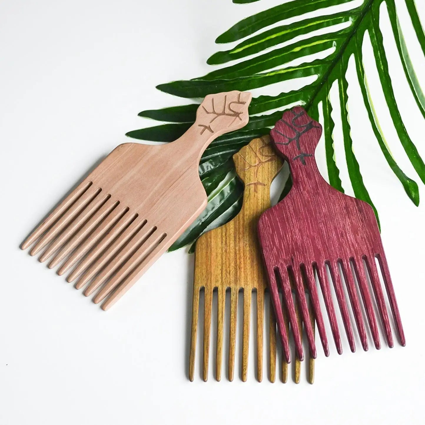 Hot Selling Afro Pick Hair Comb Custom Logo Fist Design Wide Tooth Wooden Comb for Hair Detangling Stylish Home Use