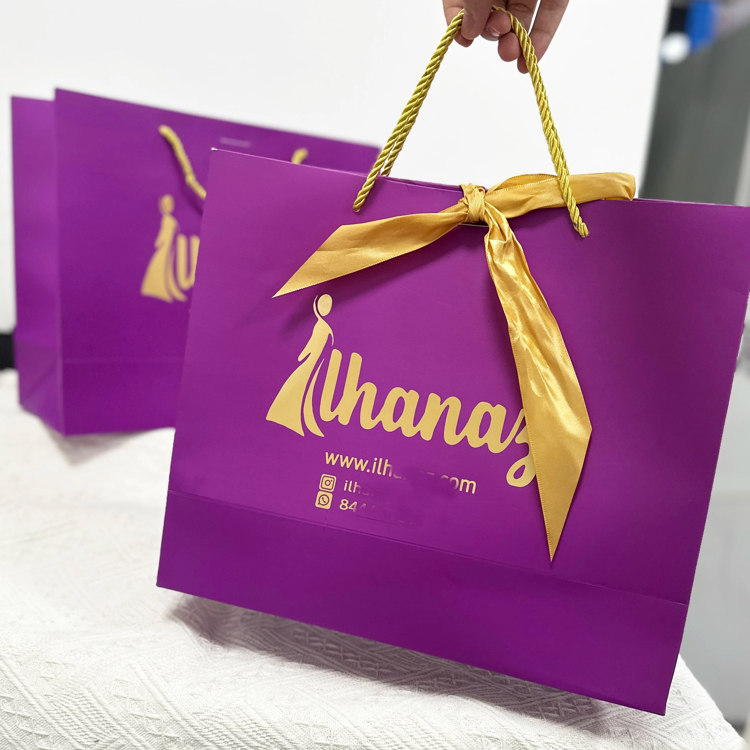 Wholesale Luxury Modern Die Cut Purple Paper Bags for Clothing Perfume & Jewelry Packaging Embossed Surface Lamination Handled