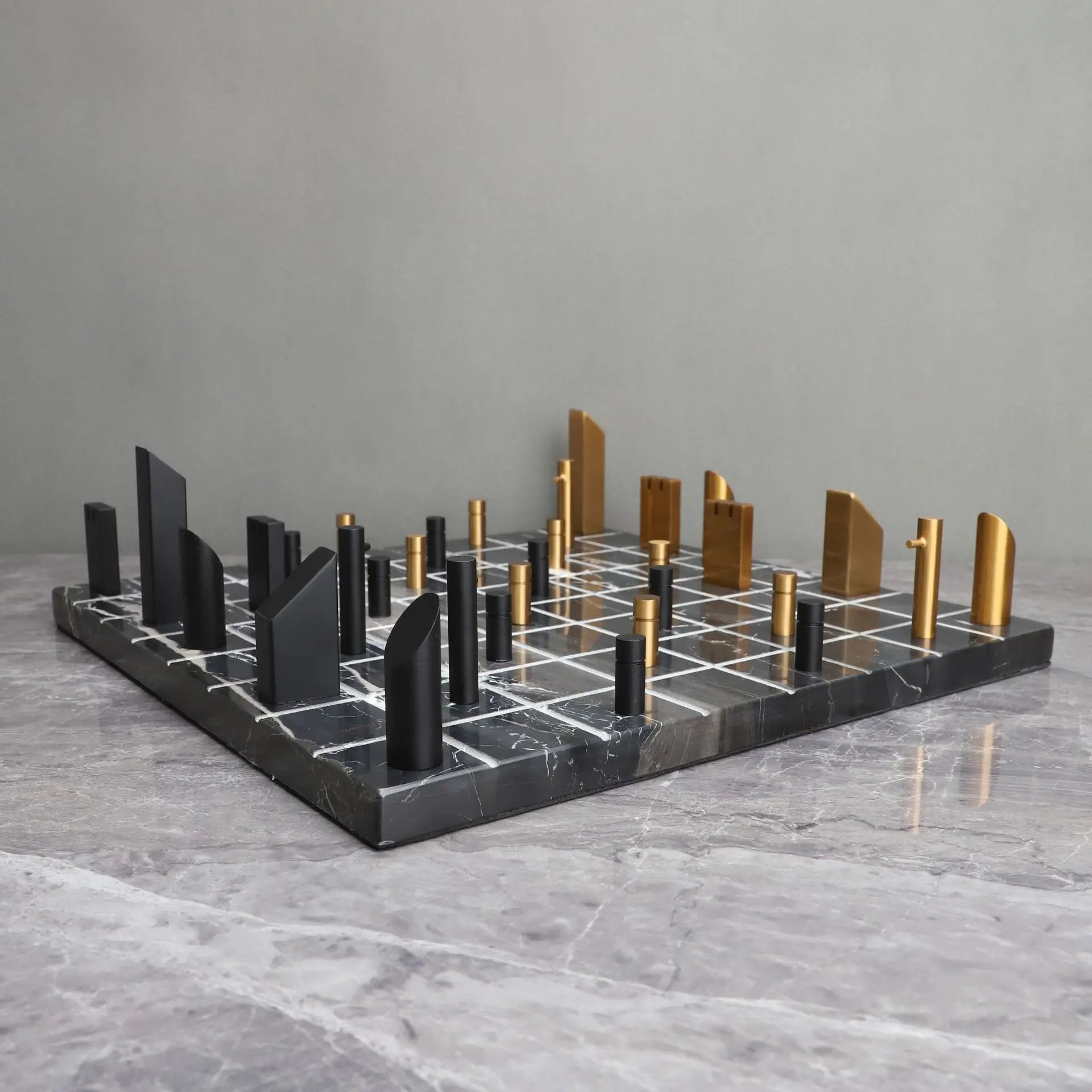 Classical Customizable Black Gold Color Pieces Multi Family House Decor Chess Pieces Metal Tabletop XO Chess Board
