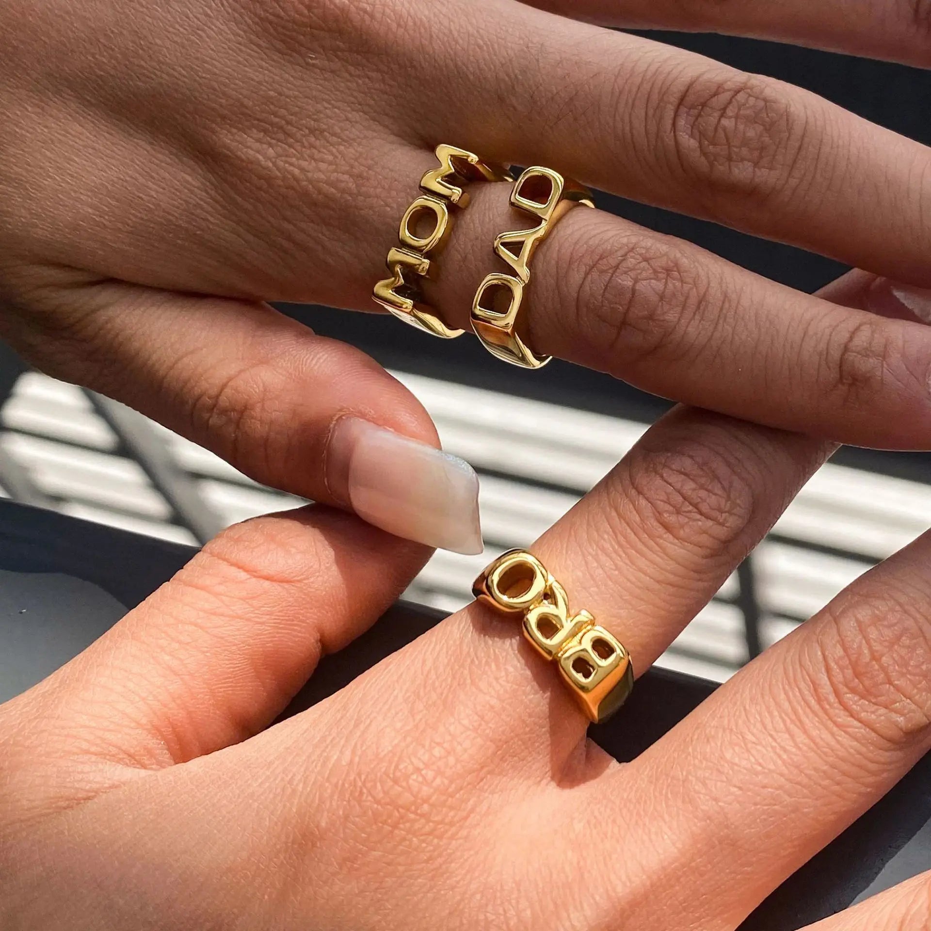 ERESI Personalized Stainless Steel Family Letter Ring 18K Gold Plated Mom Dad Engraved Statement Ring for Family Gift Jewelry
