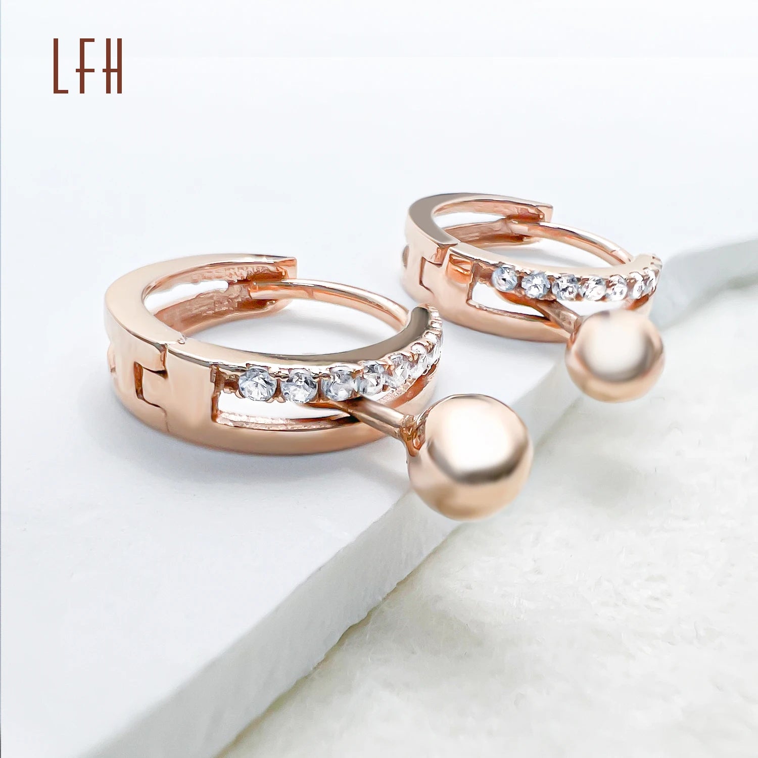 Cute Women Elegant Au750 18k Real Gold Round Diamond Studs Earrings Jewelry 18k Real Gold Earrings