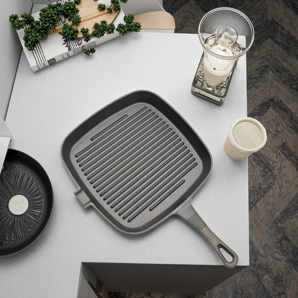 Success Pre-Seasoned Cast Iron Nonstick Square Baking Pan with Pouring Spout