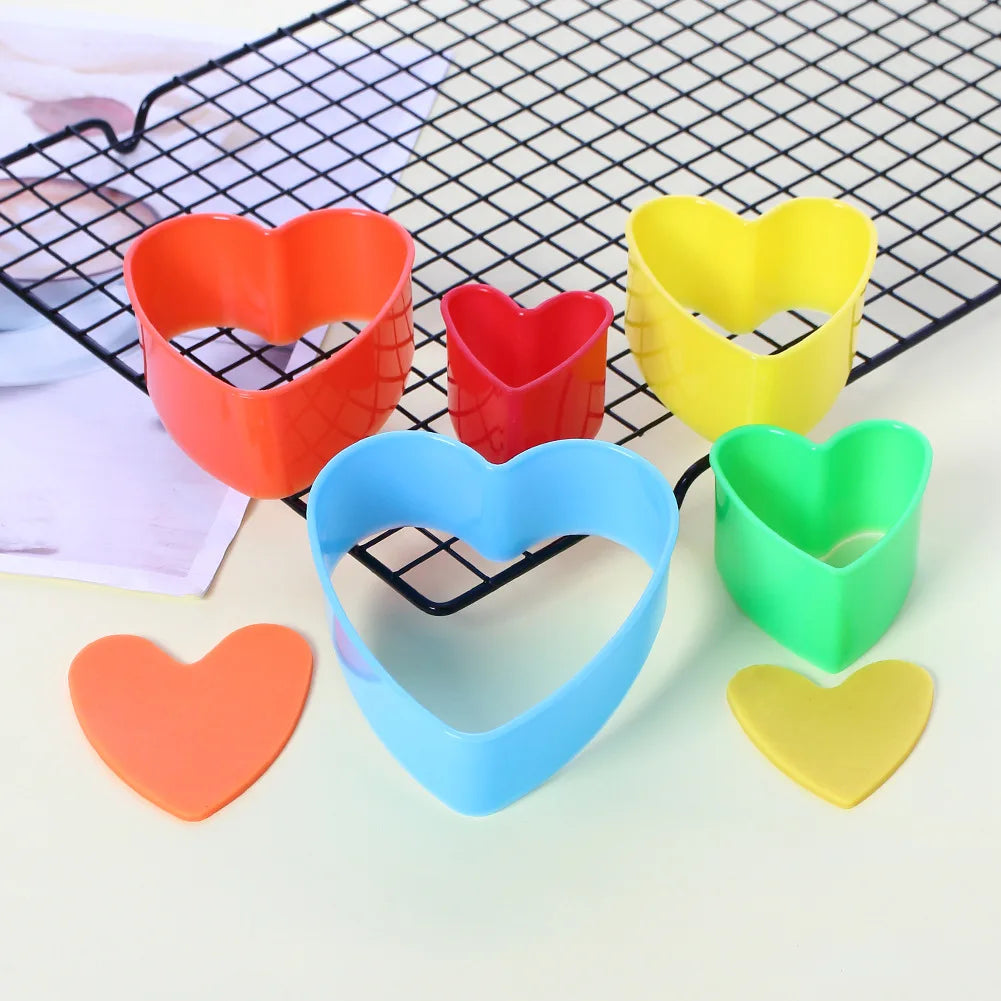 Wholesale Baking Colorful 5-6 Pieces Plastic Cookie Cute Cartoon Moulds Fruit & Vegetable Cut Mousse Ring Cake Moulds