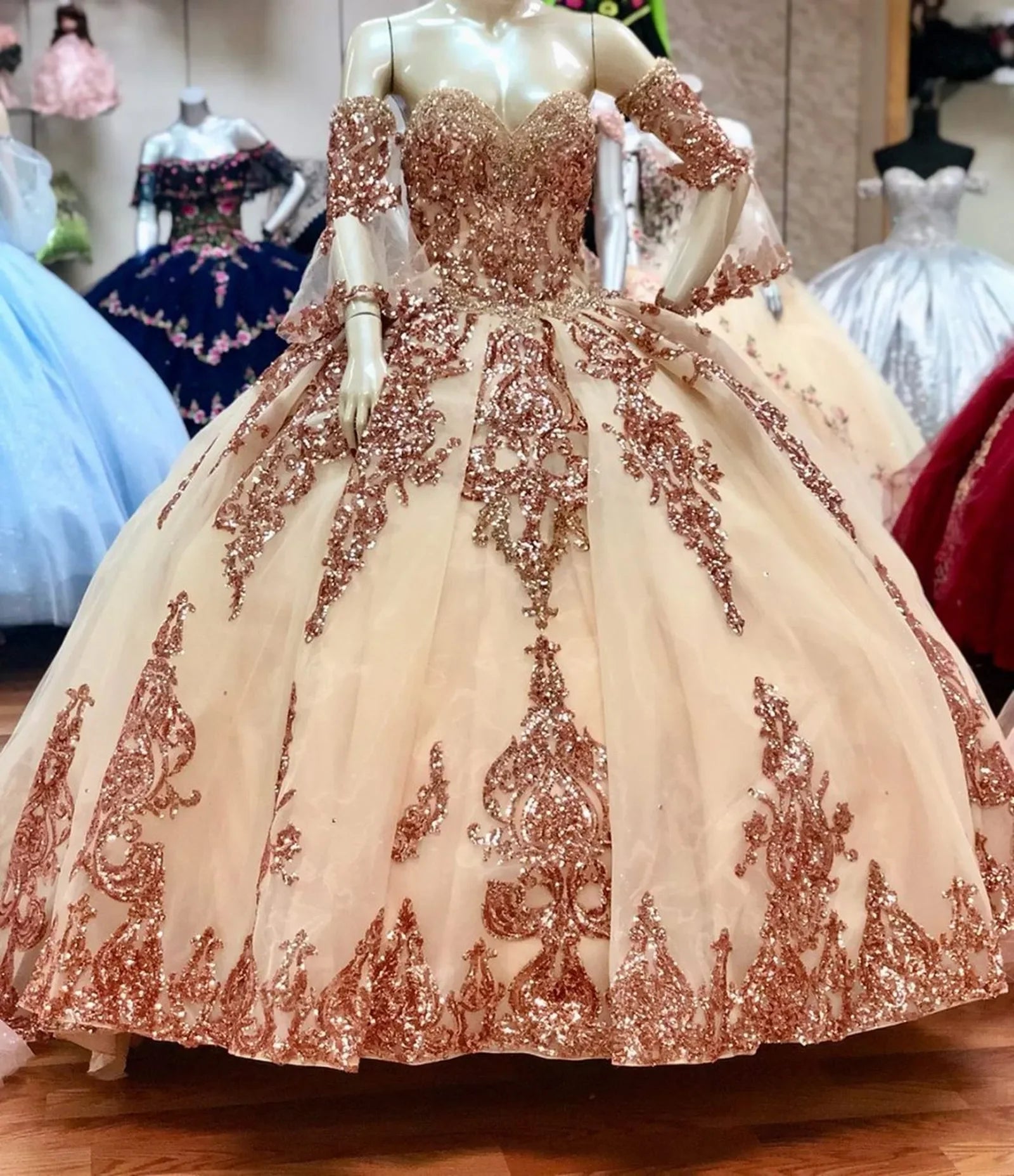 Rose Gold Sparkly Ball Gown Quinceanera Dresses Long Sleeves Off the Shoulder Applique Sweet 16 Dress Party Wear MQ642