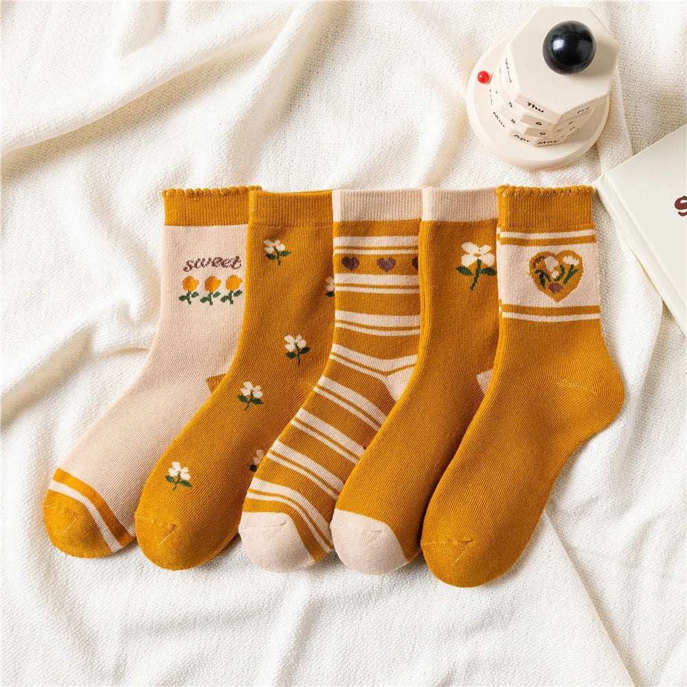 Wholesale 5 Pairs Per Set Korean Style Women Socks Custom Autumn Winter Flower Stripes Cute Warm Breathable Mid-Tube Terry Socks