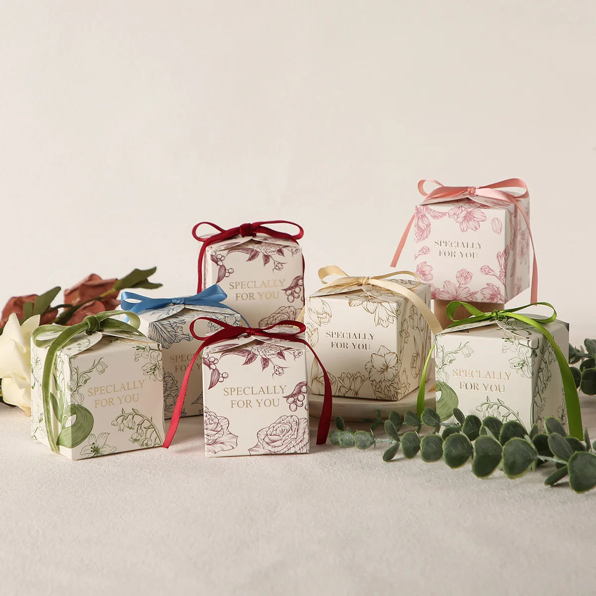 CSMD Chinese Yiwu Manufacturers Wholesales Cardboard Disposable Special for You Red Weeding Candy Boxes for Door Gifts Presents
