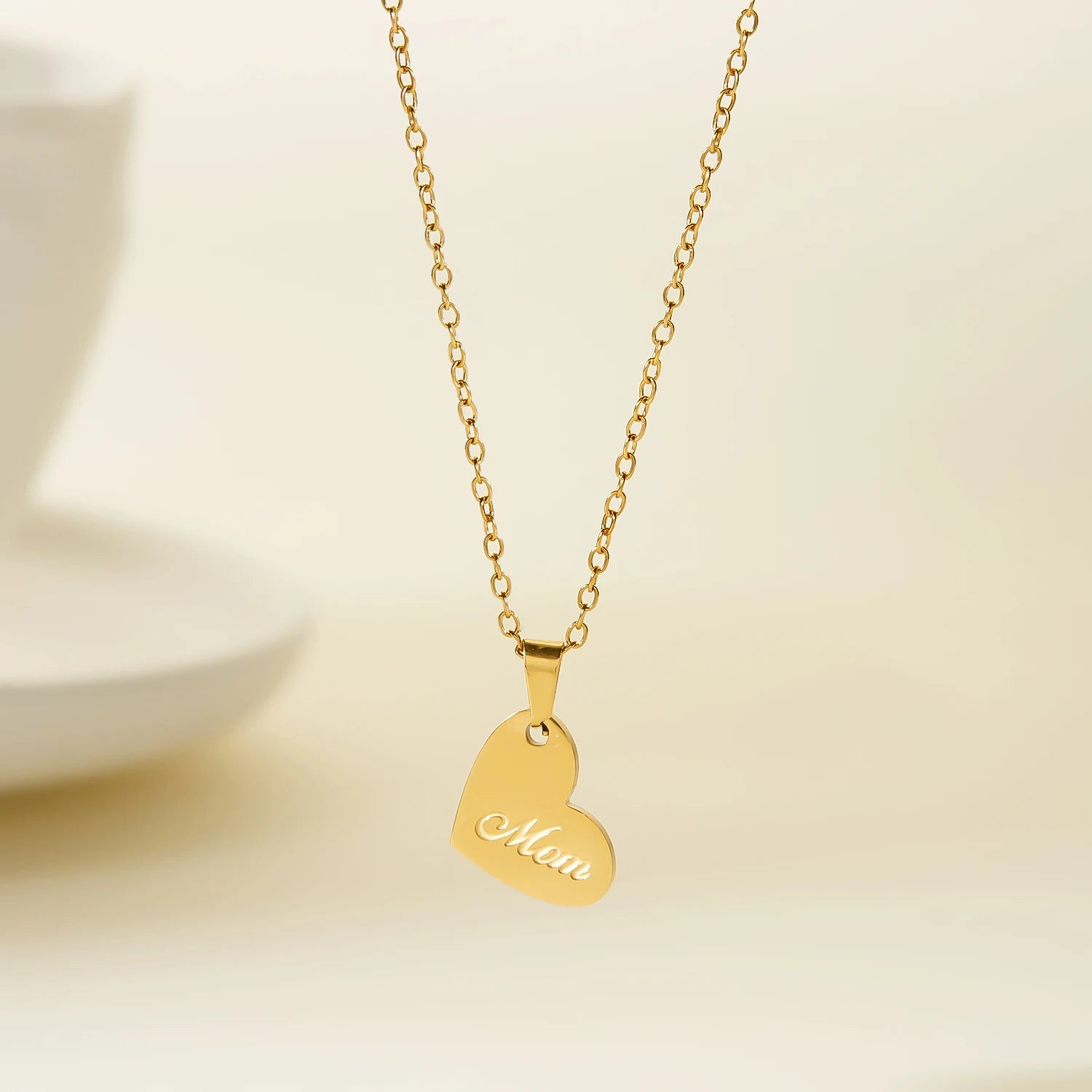 Simple Love Heart Mom Stainless Steel Necklace Gold Plated Waterproof Mother's Day Gift Pendant Necklace Women Fashion Jewelry