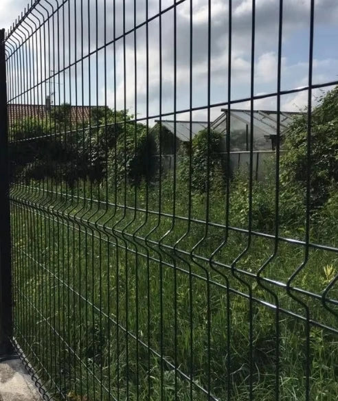 Galvanized 3D Curved Wire Mesh Fence Panel Powder Coated Welded 3D Fencing Trellis Gates Low Maintenance 5mm Rail Fence Hardware