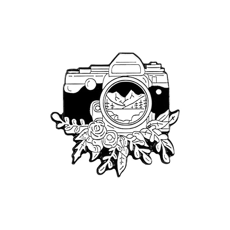 Wholesale Hot Sale Black White Vintage Camera Badge Brooch for Bag Clothes Lapel Pin