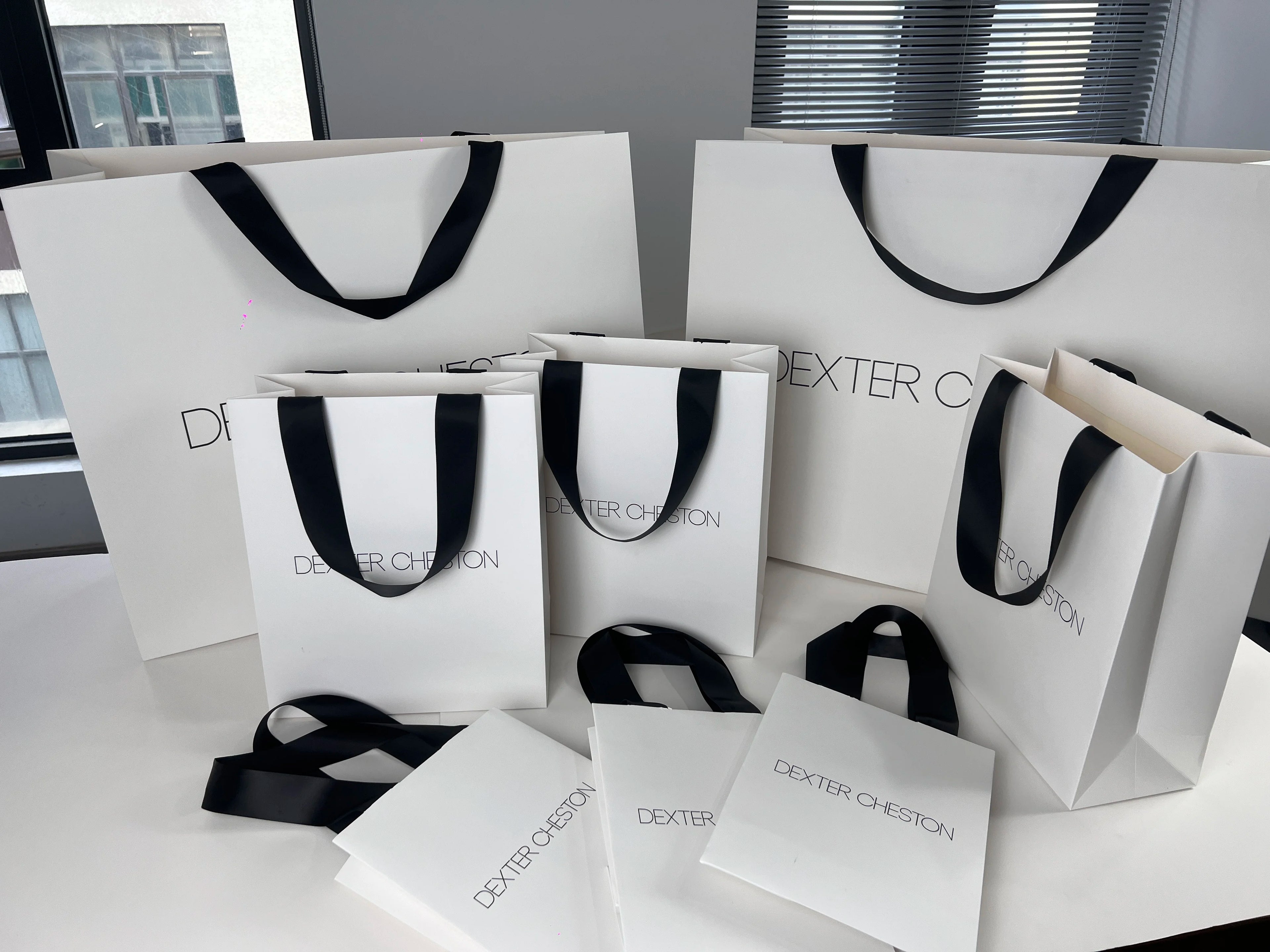 Paper Bags With Your Own Logo Packaging Custom Paper Gift Bag With Handle White Paper Bag