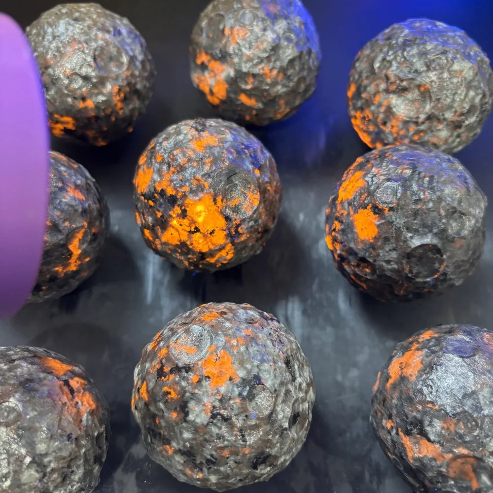 Natural Crystal Stone 5cm Machine Carved Yooperlite Moon Carving Crystal Crafts for Home Decoration
