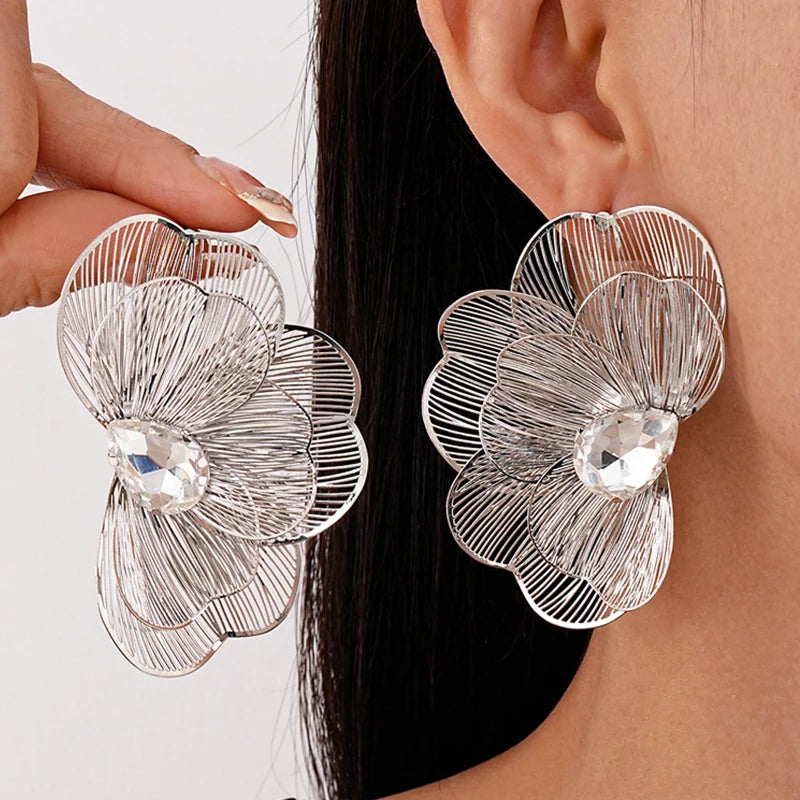 2025 New Arrival Fashion Jewelry Metallic Diamond Inlaid Flower Petal Stud Earrings Filigree Big butterfly Earrings Women