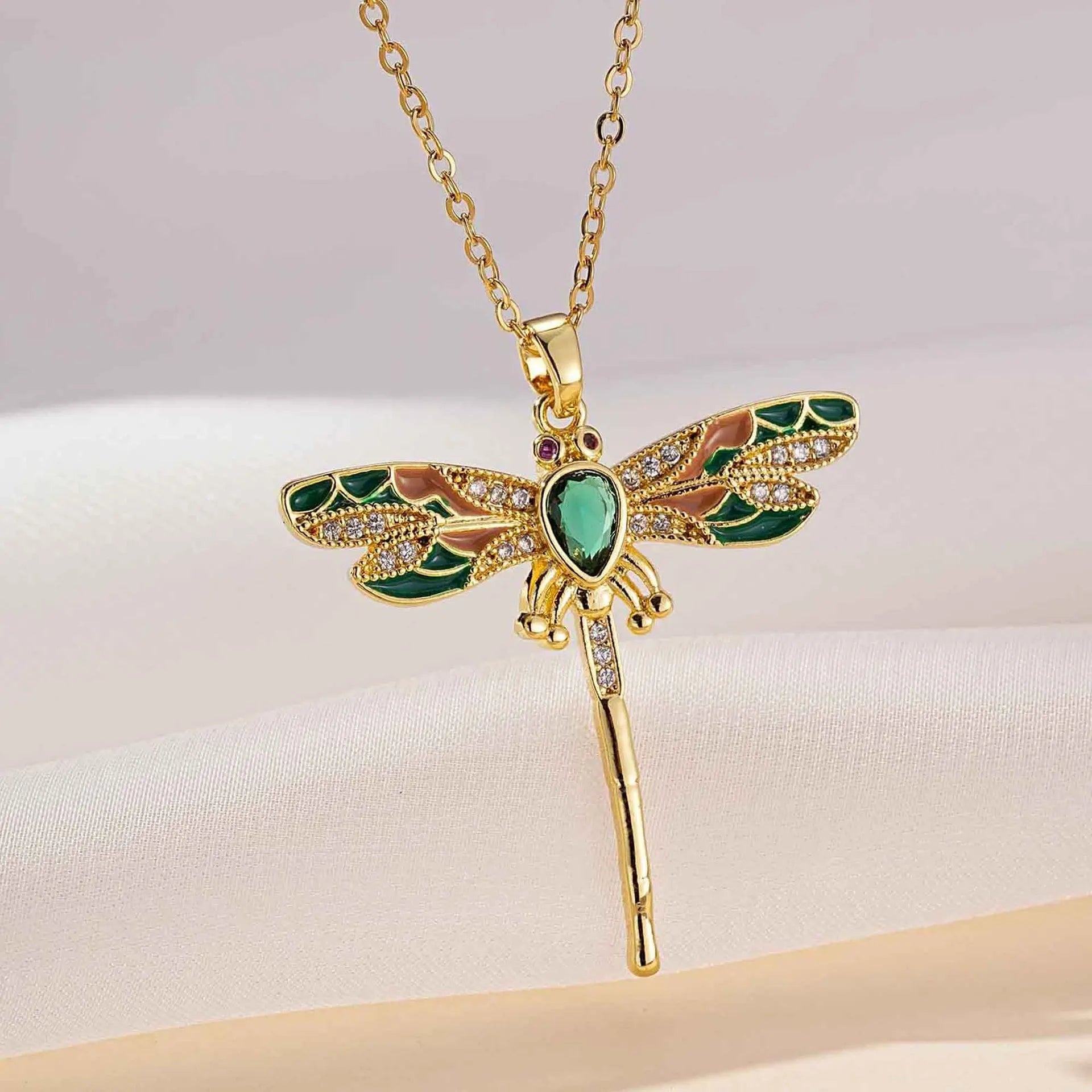 New Green Diamond Color Dragonfly Necklace High-grade Color Zircon Light Luxury Stainless Steel Non-fading Clavicle Chain