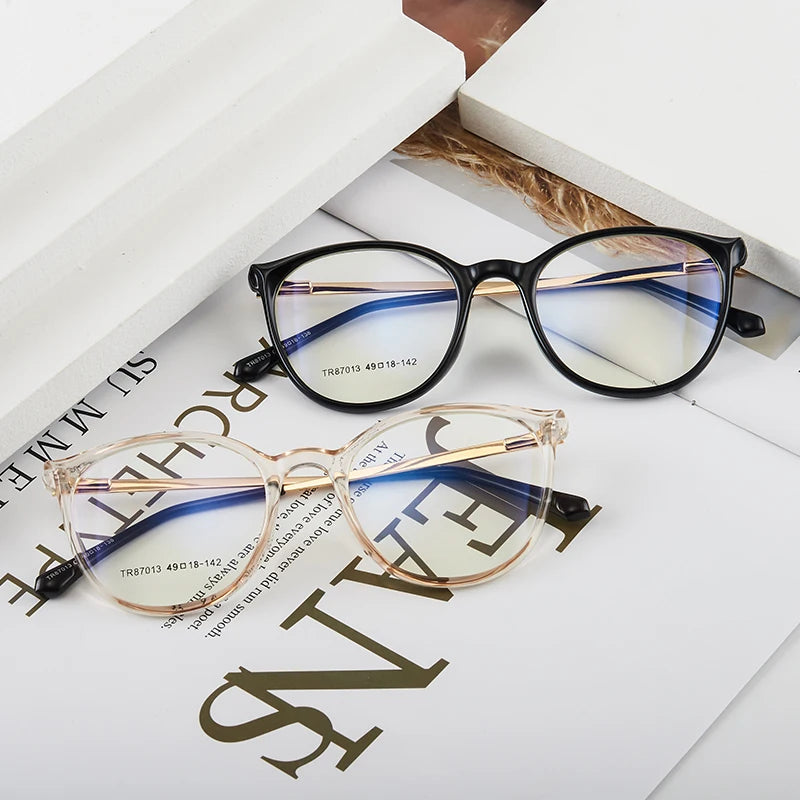 2023 New Luxury Cateye Shaped Photochromic Anti Blue Light Glasses for Woman TR87013