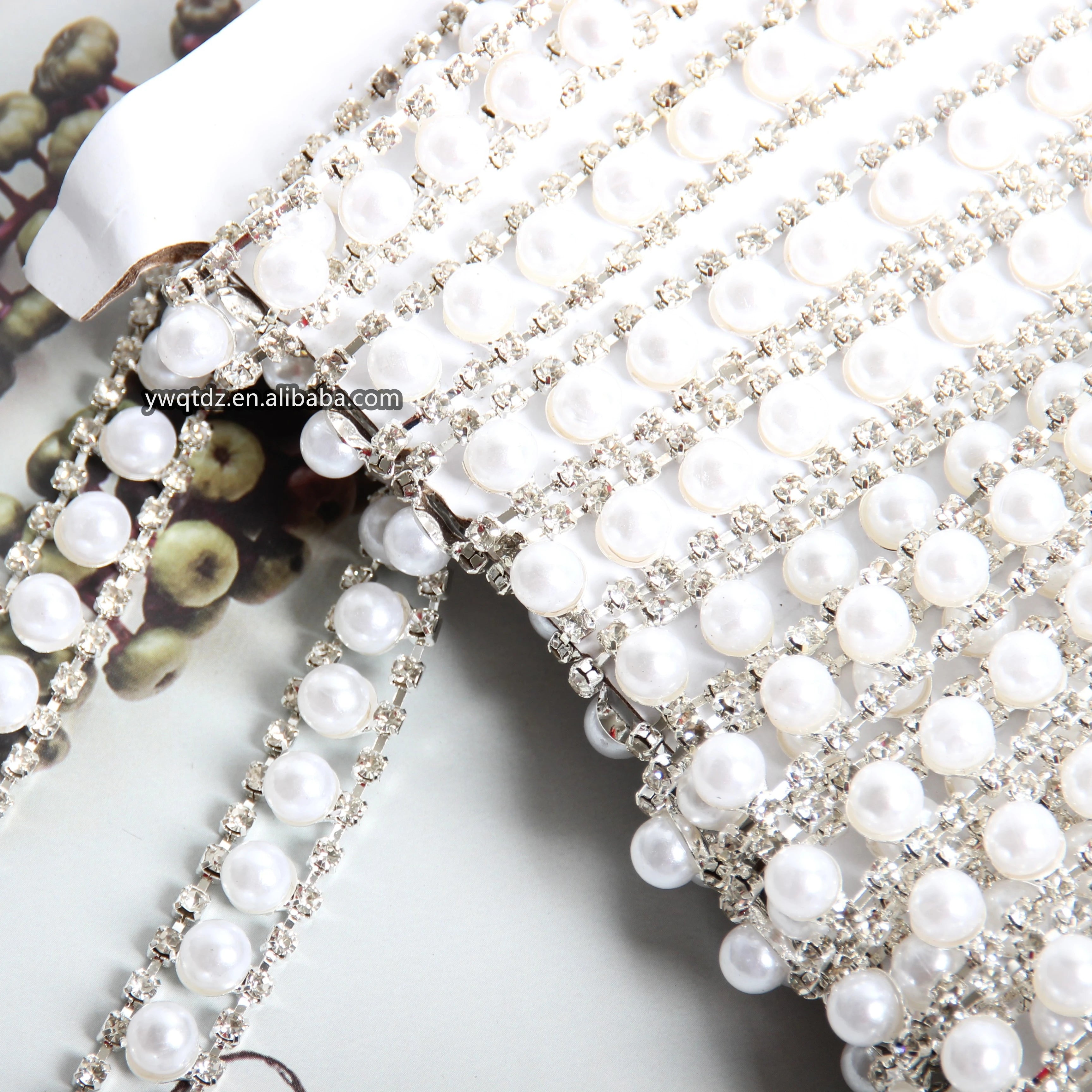 Welded Pearl Decorated Chains with Sew-On Technique Stretch Loose Rhinestones for Wedding Dresses Bags Clothes Shoes Parties